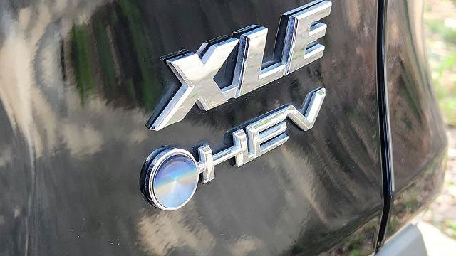 Used 2025 Toyota RAV4 XLE AWD/4WD image 30
