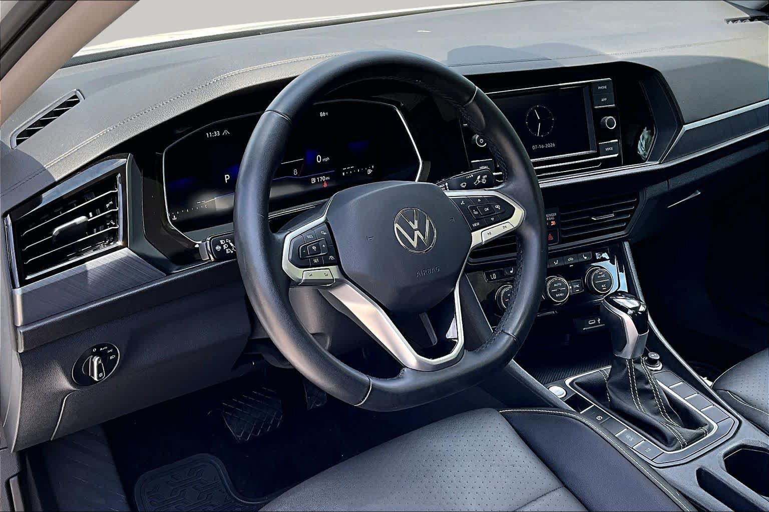 Used 2023 Volkswagen Jetta SE FWD image 18
