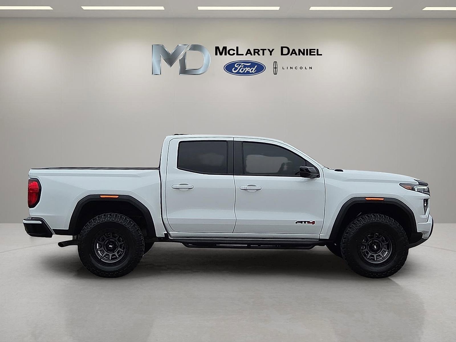 Used 2025 GMC Canyon AT4 w/ Technology Plus Package image 6