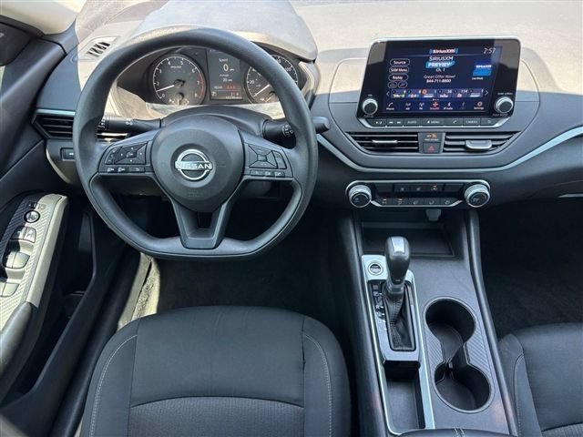 Used 2025 Nissan Altima 2.5 S FWD image 21