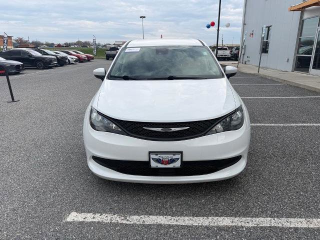 Used 2023 Chrysler Voyager LX FWD image 8