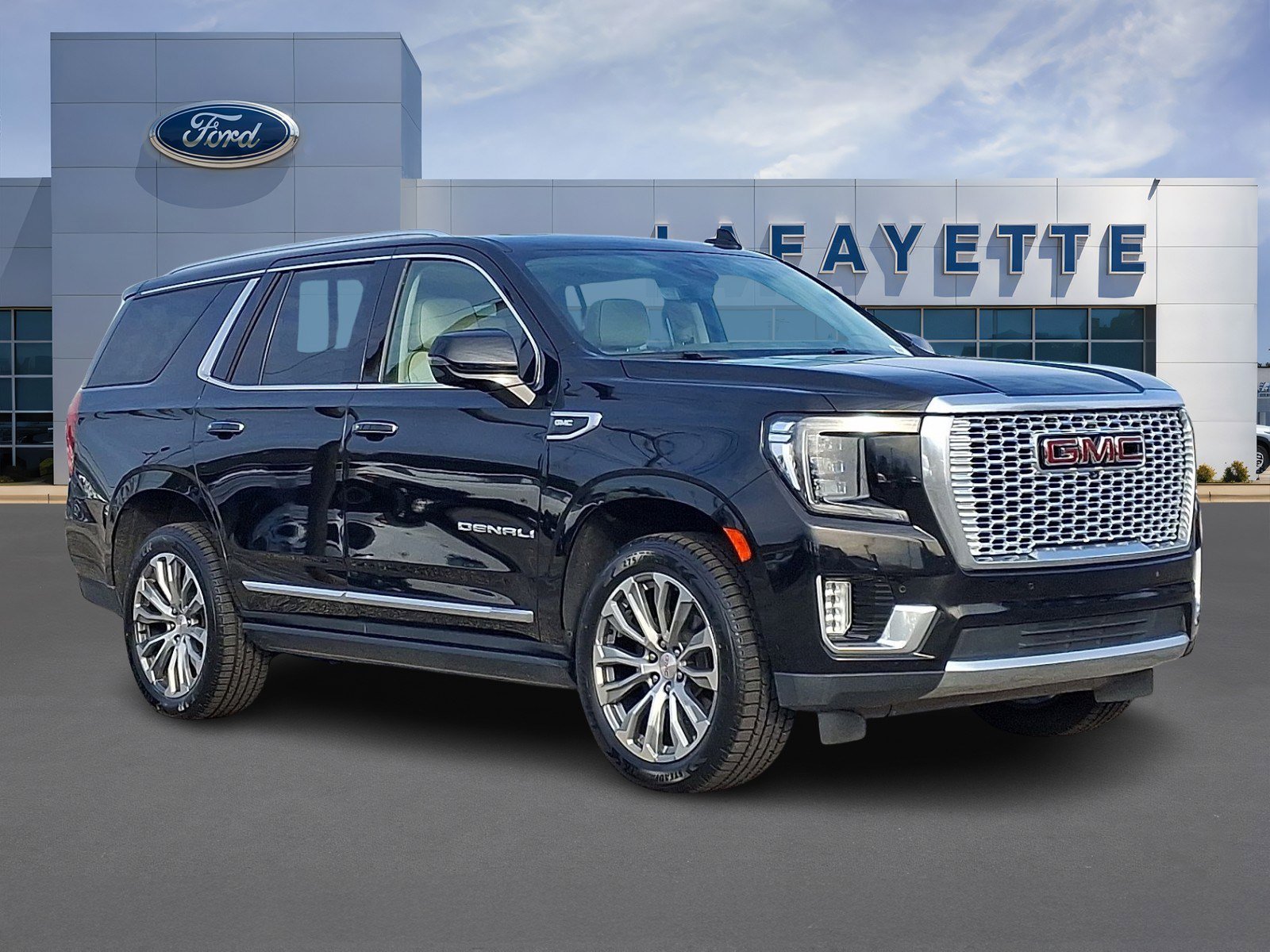 Used 2021 GMC Yukon Denali w/ Denali Premium Package image 1