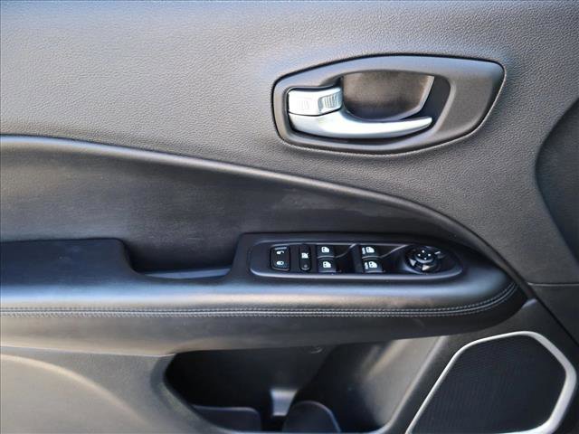 Used 2020 Jeep Compass Latitude AWD/4WD image 11