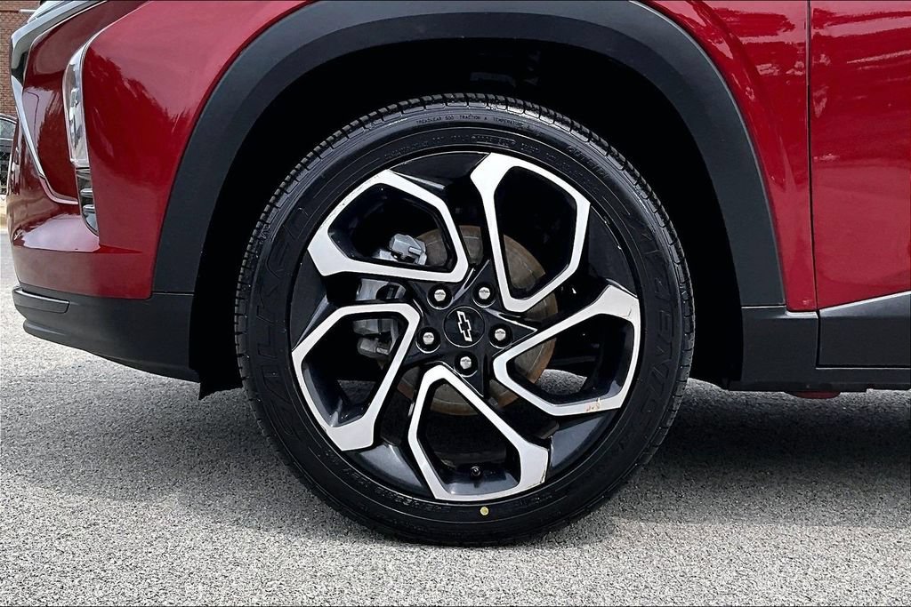 Used 2025 Chevrolet Trax RS w/ Sunroof Package FWD image 9