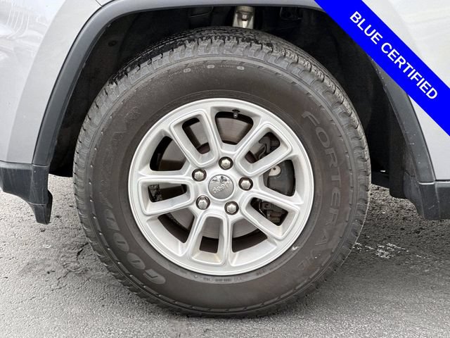 Used 2019 Jeep Grand Cherokee Laredo AWD/4WD image 6