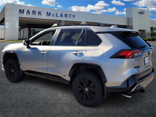 Used 2022 Toyota RAV4 SE image 3