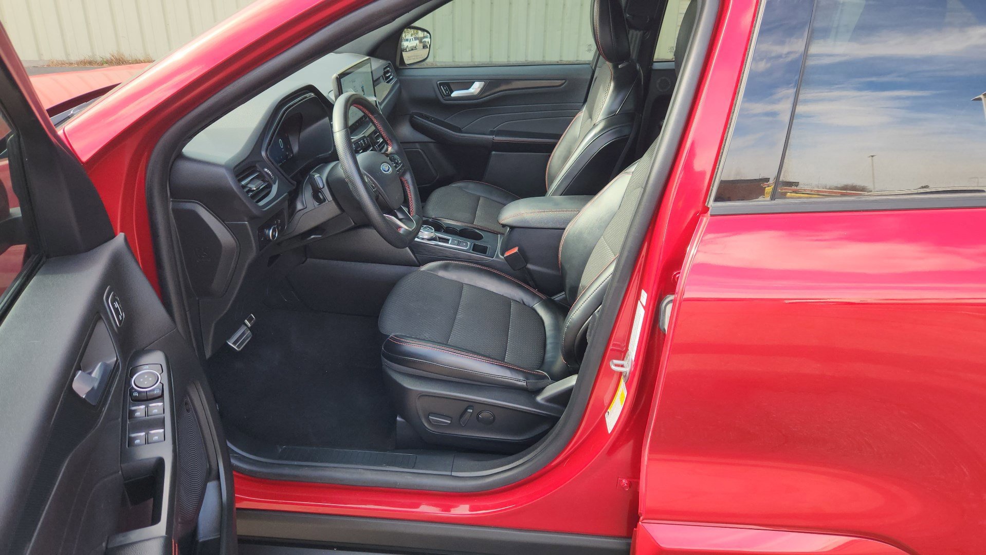 Certified 2023 Ford Escape ST-Line Select w/ Tech Pack #2 image 25