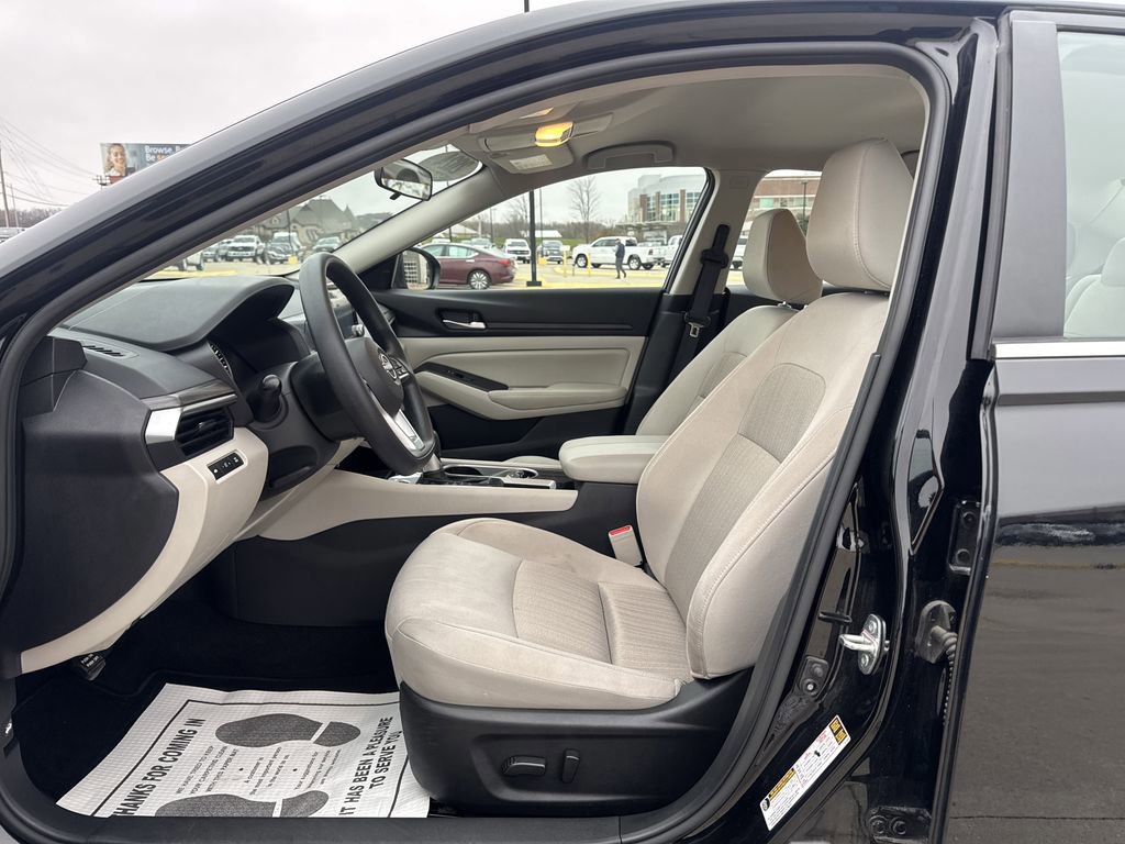 Used 2024 Nissan Altima 2.5 SV image 9