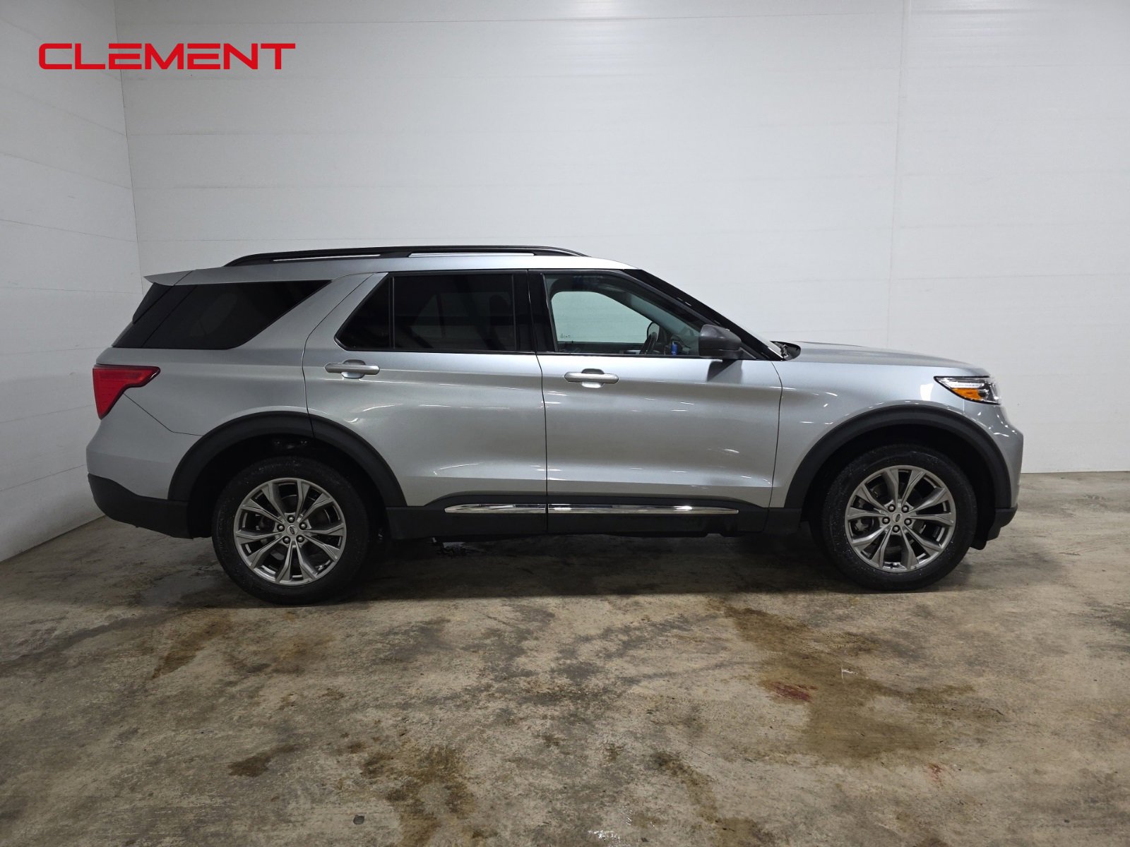 Certified 2022 Ford Explorer XLT w/ Equipment Group 202A image 4