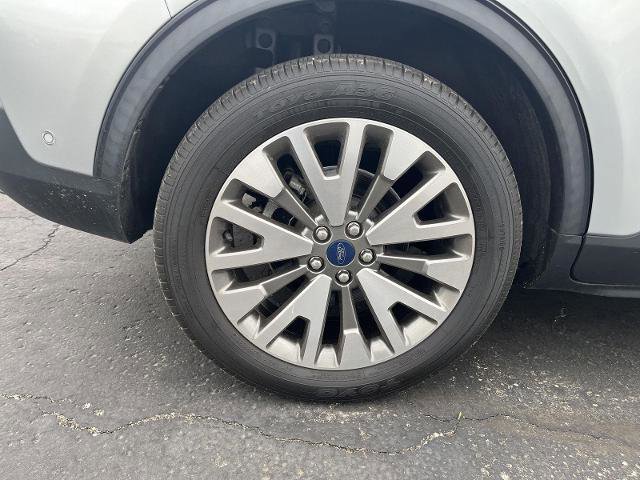 Certified 2020 Ford Escape Titanium w/ Titanium Premium Package 2.0 AWD/4WD image 9
