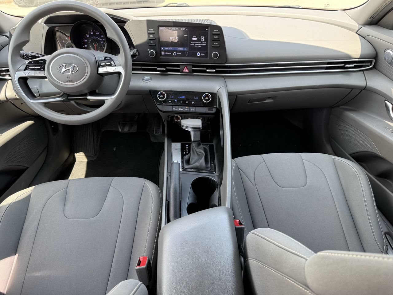 Used 2023 Hyundai Elantra SEL FWD image 9