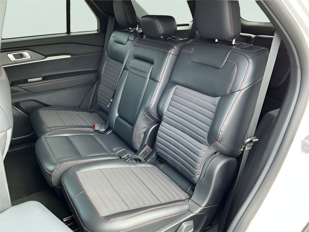 Certified 2025 Ford Explorer ST-Line w/ ST-Line Street Pack image 29