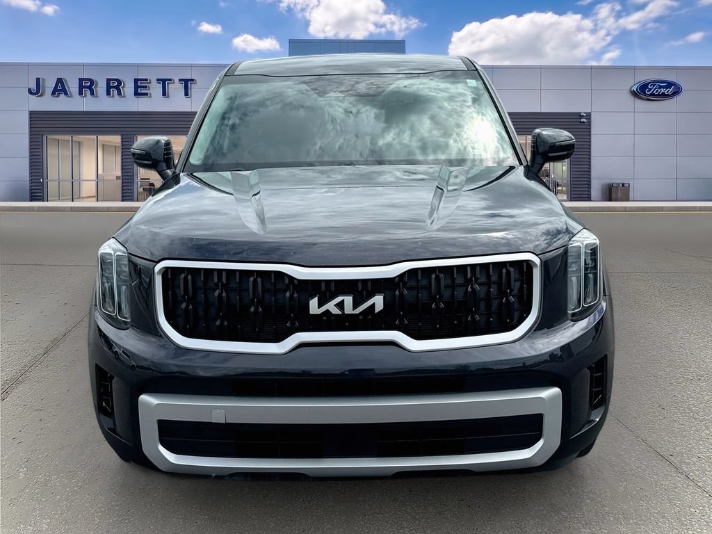 Used 2025 Kia Telluride LX FWD image 2