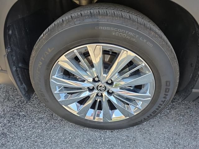 Used 2025 Toyota Grand Highlander AWD image 4