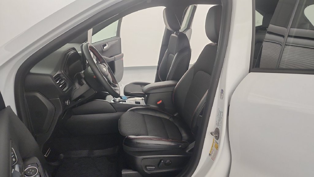 Certified 2023 Ford Escape ST-Line w/ Tech Pack #1 AWD/4WD image 15