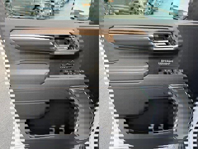 Used 2025 Chevrolet Silverado 1500 High Country w/ Z71 Off-Road Package image 16