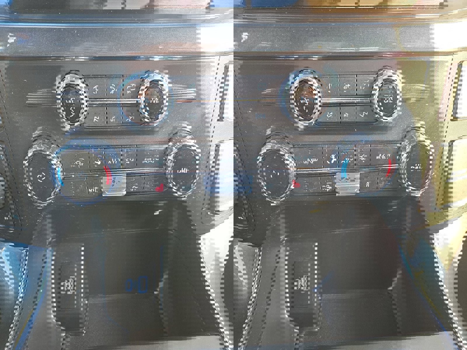 Certified 2022 Ford F150 XLT w/ Equipment Group 302A High image 20