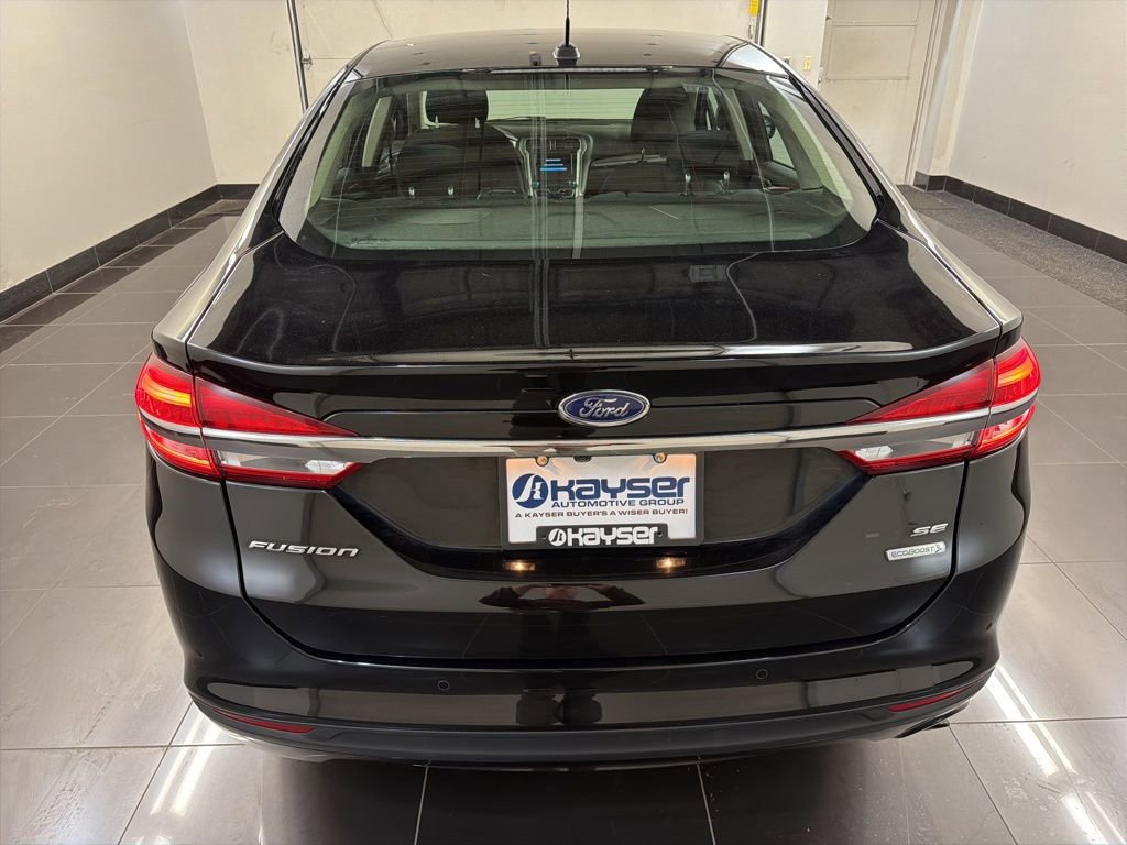 Certified 2017 Ford Fusion SE w/ Fusion SE Technology Package FWD image 5