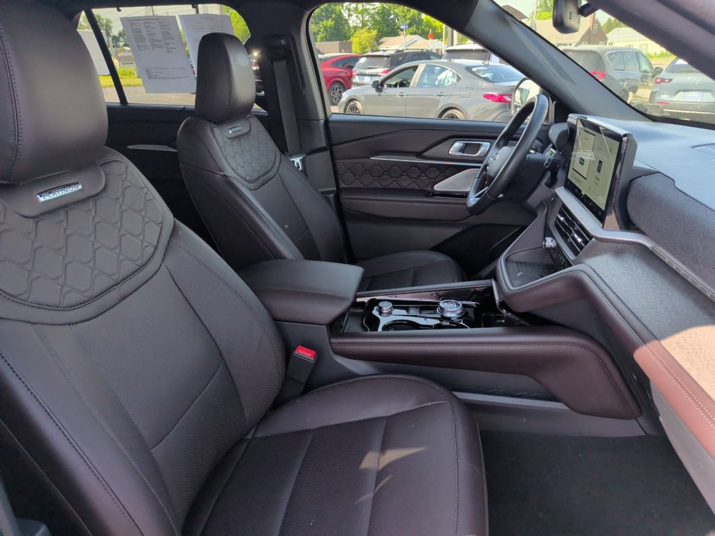 Certified 2025 Ford Explorer Platinum w/ Ultimate Package AWD/4WD image 16