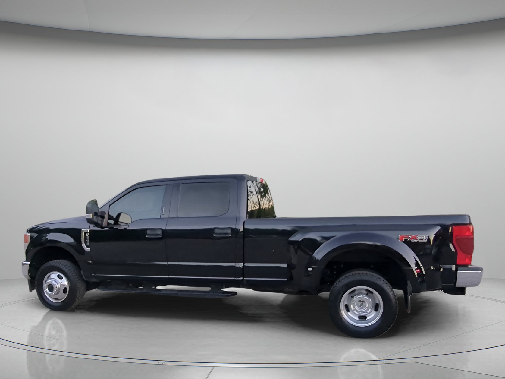 Certified 2020 Ford F350 XLT w/ XLT Value Package AWD/4WD image 15