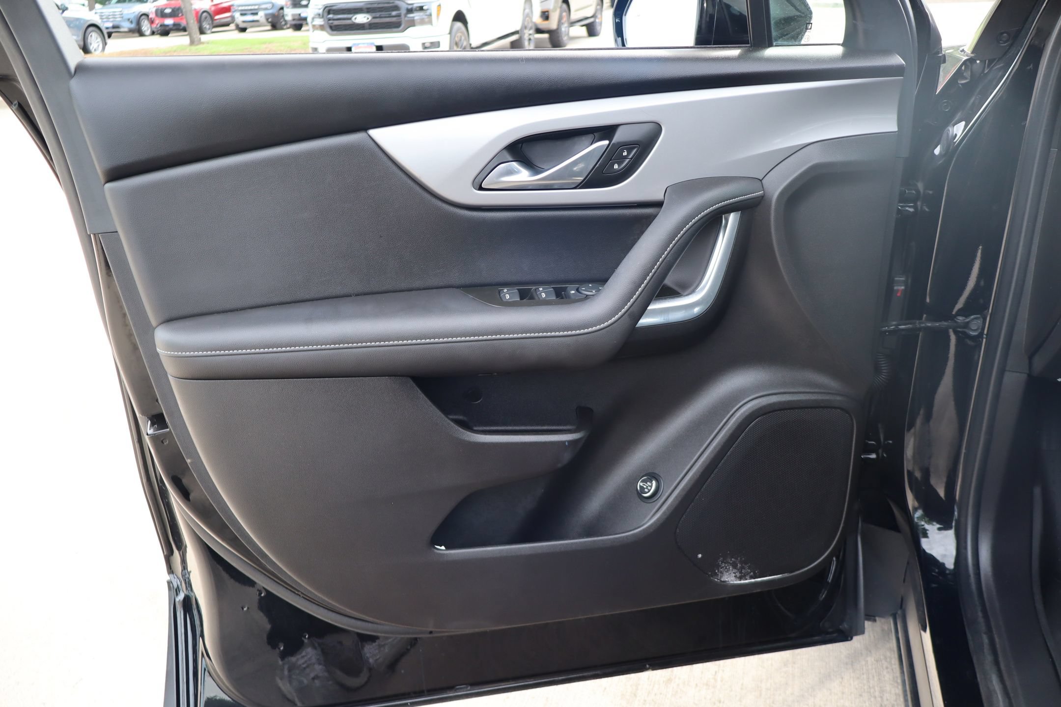 Used 2024 Chevrolet Blazer LT w/ Convenience Package FWD image 12