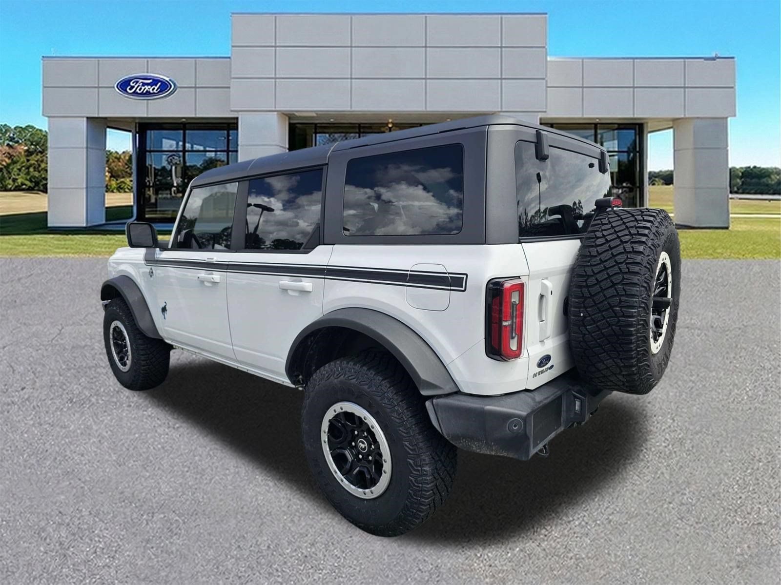 Certified 2022 Ford Bronco Outer Banks w/ Sasquatch Package AWD/4WD image 6