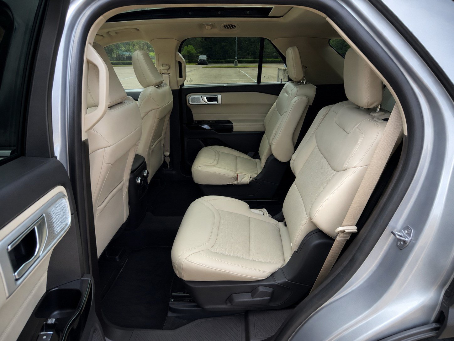 Certified 2022 Ford Explorer Platinum w/ Equipment Group 601A AWD/4WD image 16