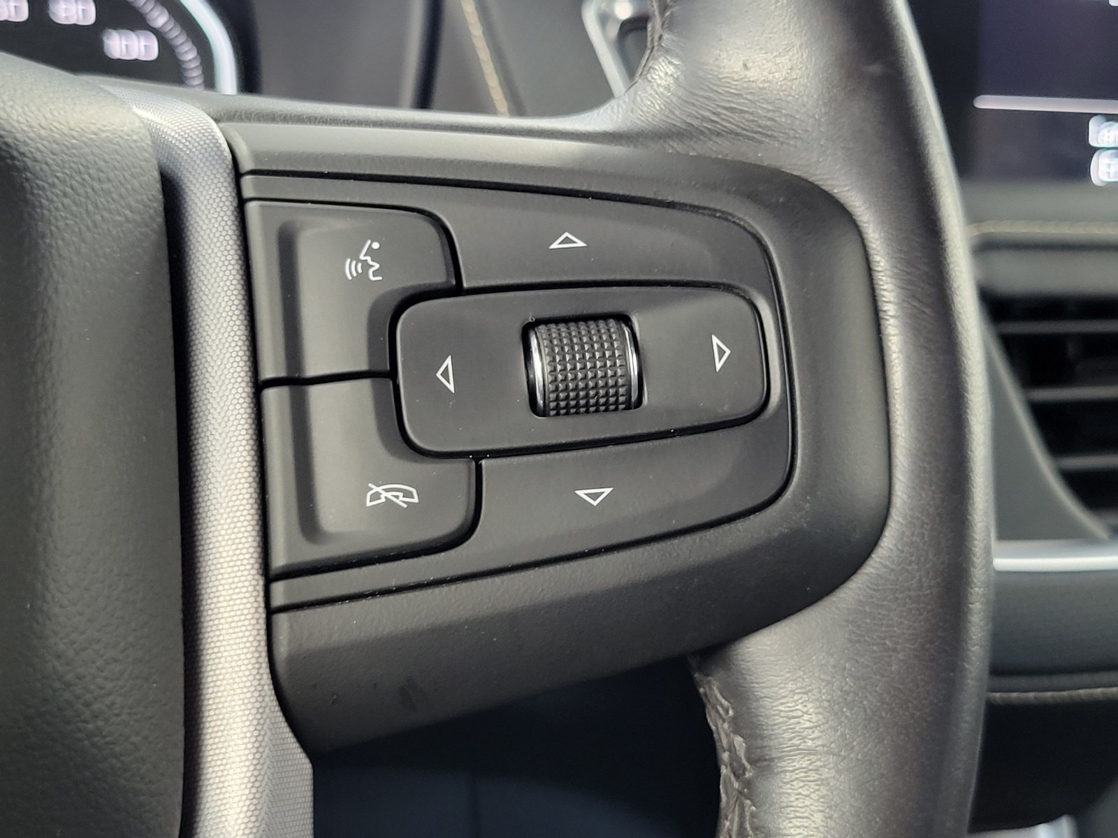 Used 2021 GMC Yukon SLT w/ Rear Media and Nav Package AWD/4WD image 17