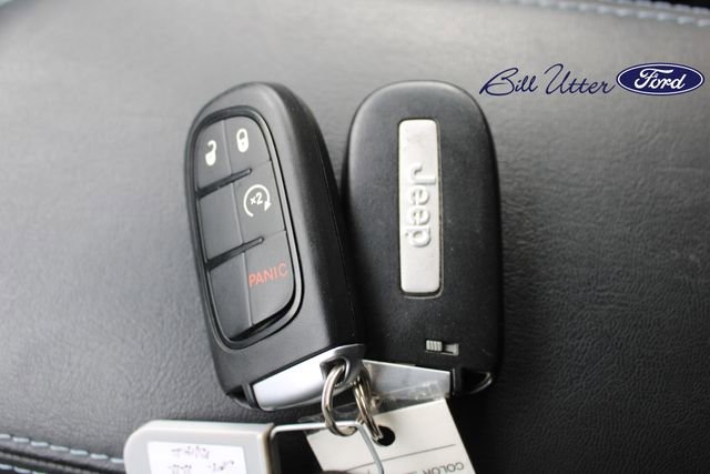 Used 2020 Jeep Cherokee Latitude Plus w/ Cold Weather Group AWD/4WD image 24