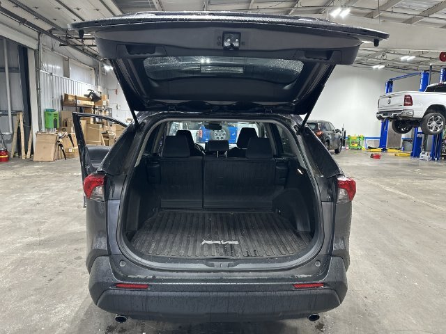 Used 2021 Toyota RAV4 LE FWD image 25