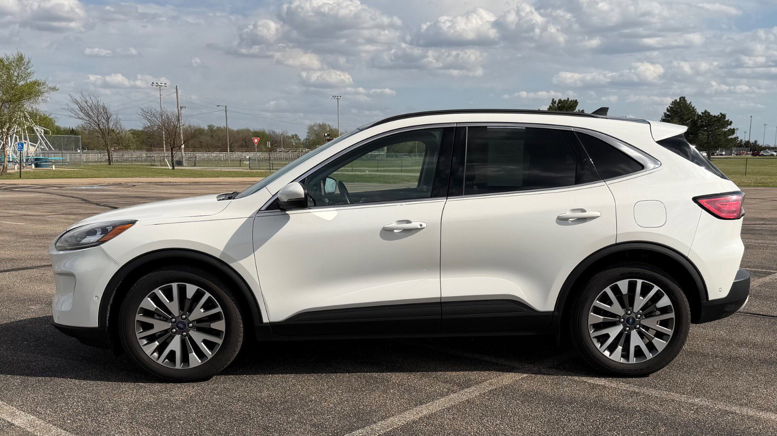 Certified 2020 Ford Escape Titanium w/ Titanium Premium Package 2.0 FWD image 2