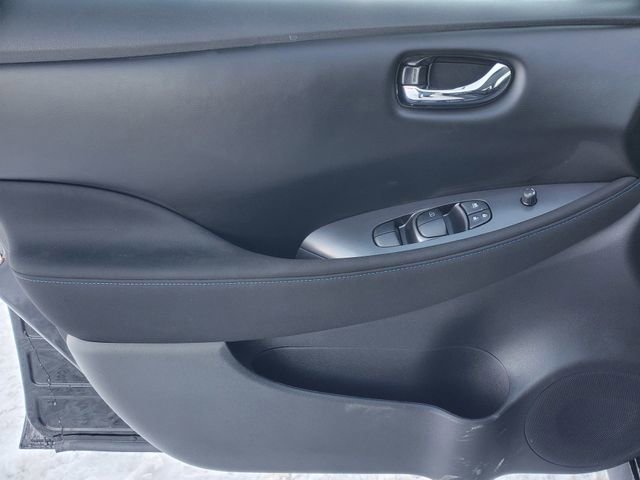 Used 2025 Nissan Leaf S image 7
