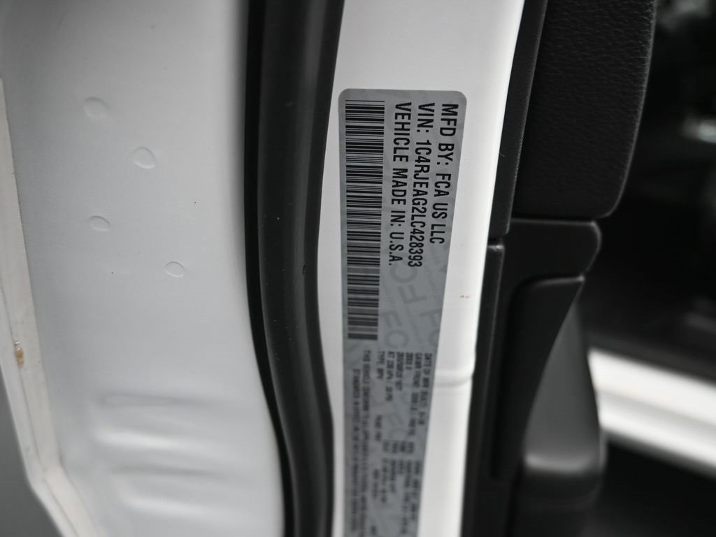 Used 2020 Jeep Grand Cherokee Altitude image 24