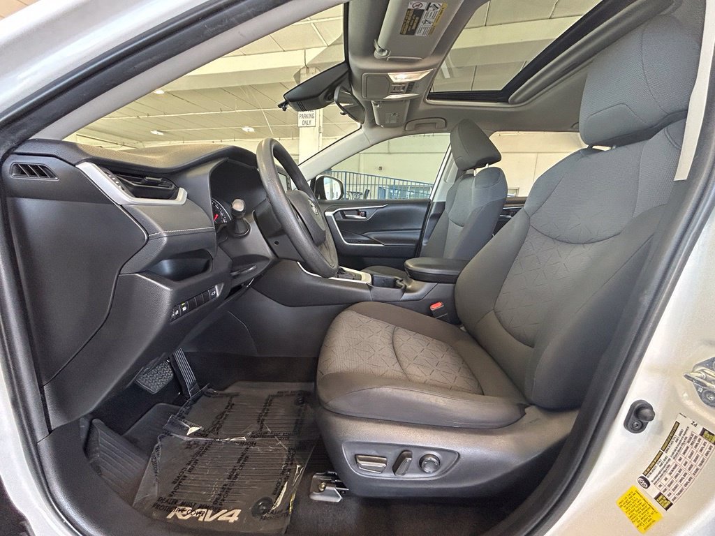 Used 2022 Toyota RAV4 XLE FWD image 11