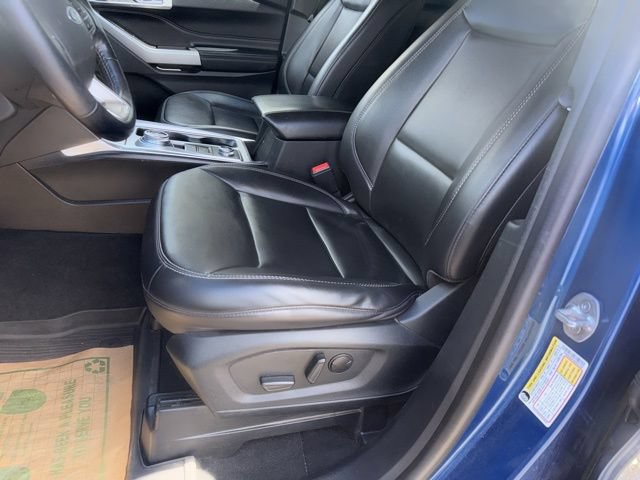 Certified 2022 Ford Explorer XLT w/ Equipment Group 202A AWD/4WD image 17