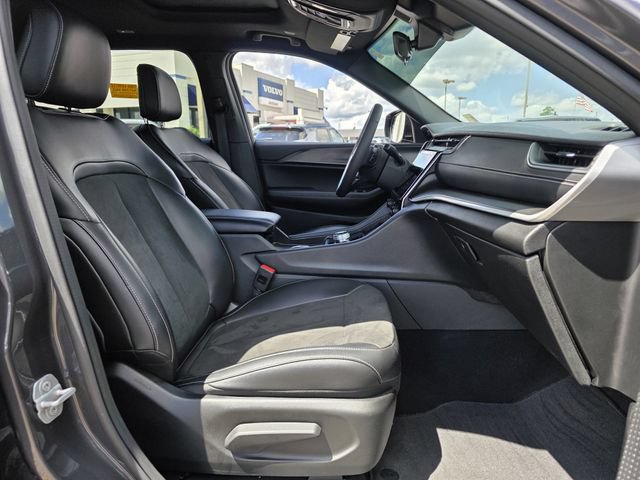 Used 2025 Jeep Grand Cherokee L Altitude AWD/4WD image 30