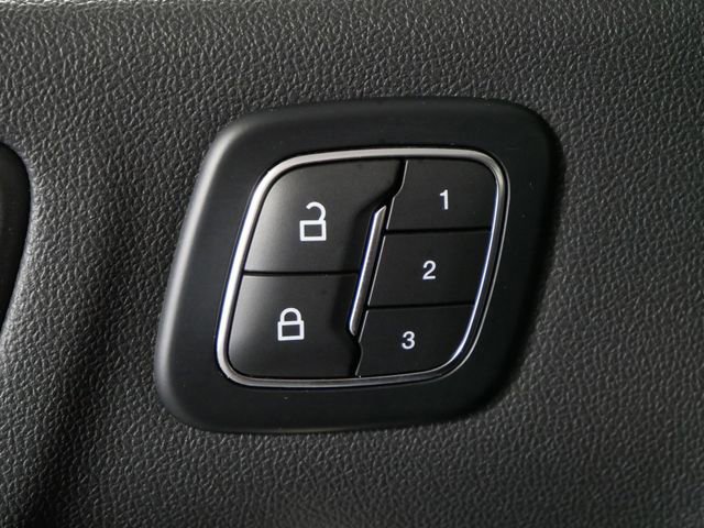 Certified 2025 Ford Escape Platinum image 17