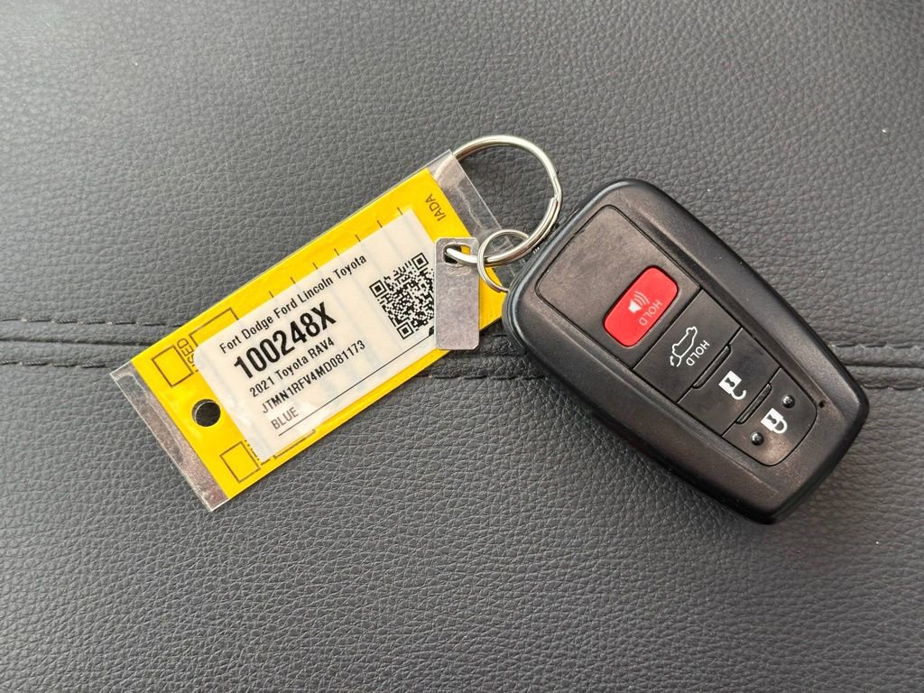 Used 2021 Toyota RAV4 Limited AWD/4WD image 39