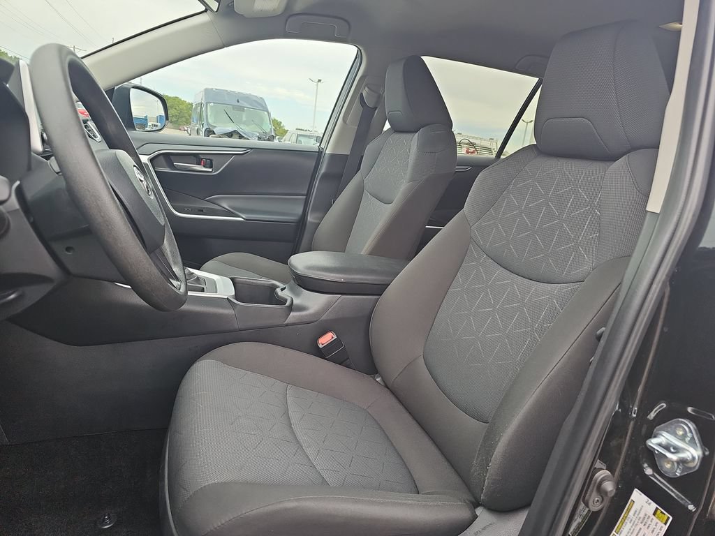 Used 2025 Toyota RAV4 XLE FWD image 14