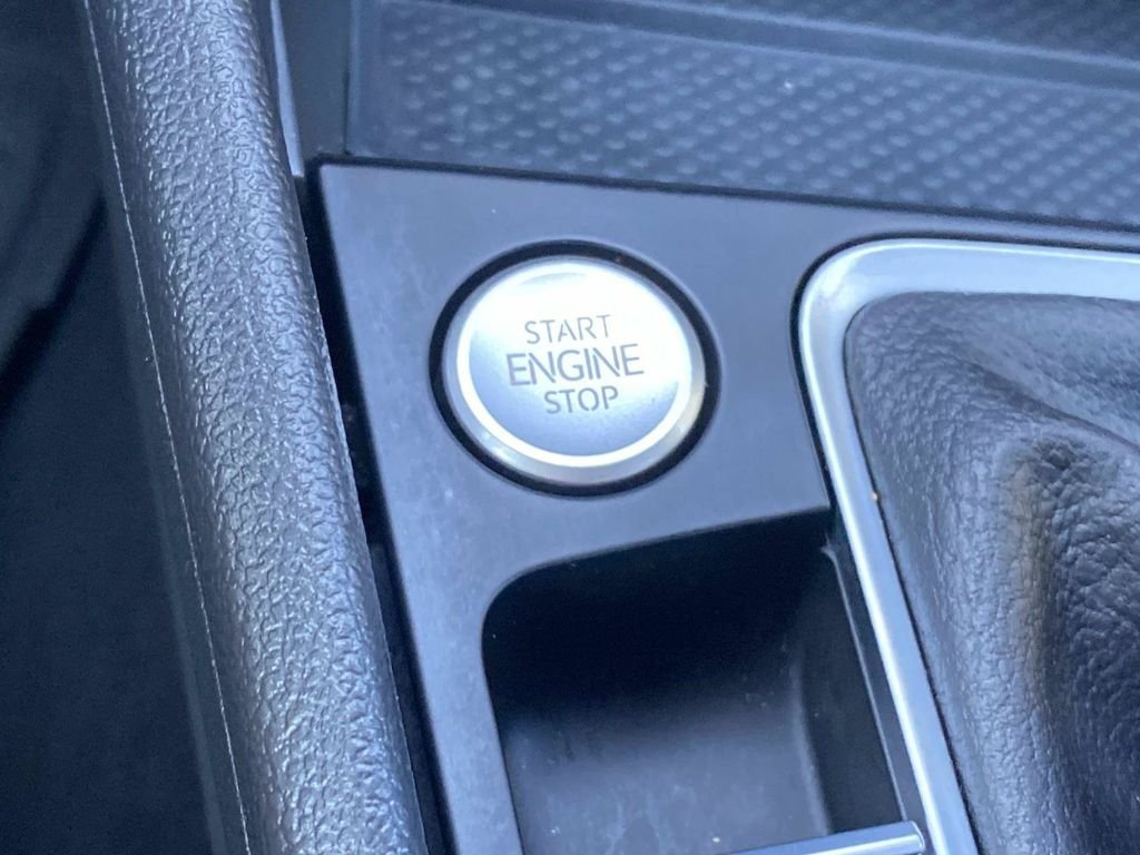 Used 2025 Volkswagen Jetta SE FWD image 31