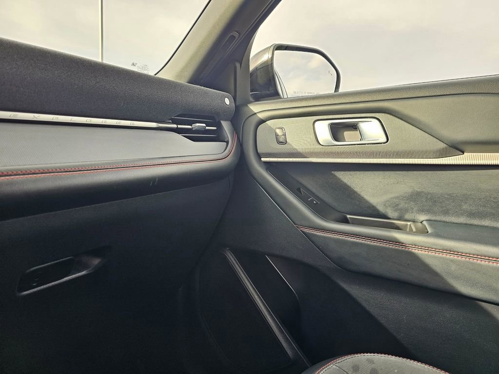 Certified 2025 Ford Explorer ST-Line image 30