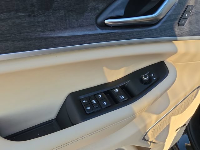 Used 2022 Jeep Grand Cherokee L Limited AWD/4WD image 10