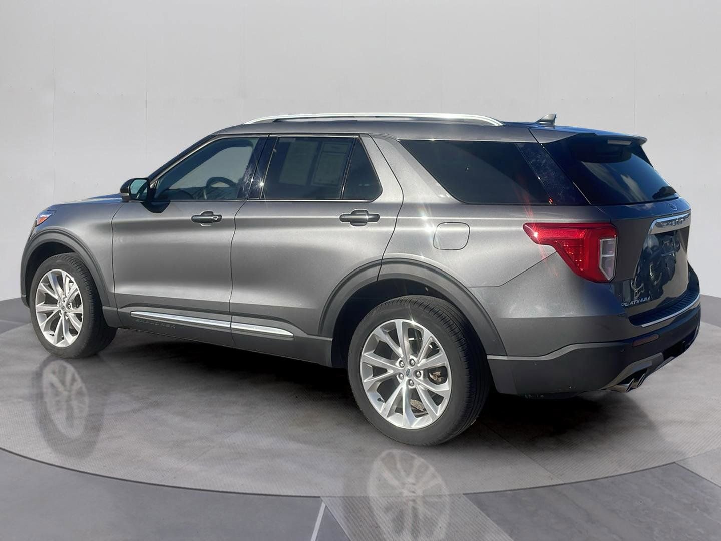 Certified 2023 Ford Explorer Platinum w/ Class IV Trailer Tow Package image 3