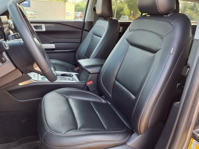 Certified 2024 Ford Explorer XLT w/ Equipment Group 202A AWD/4WD image 3