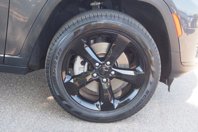 Used 2024 Jeep Grand Cherokee L Limited w/ Black Appearance Package AWD/4WD image 9
