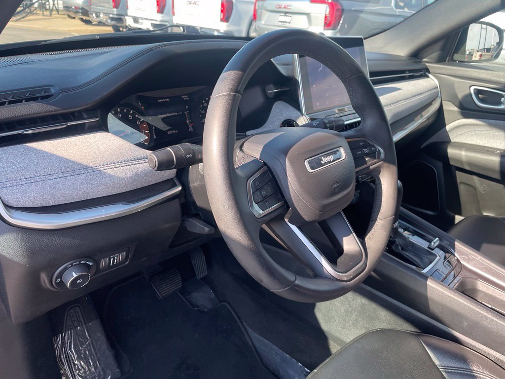 Used 2024 Jeep Compass Latitude AWD/4WD image 12