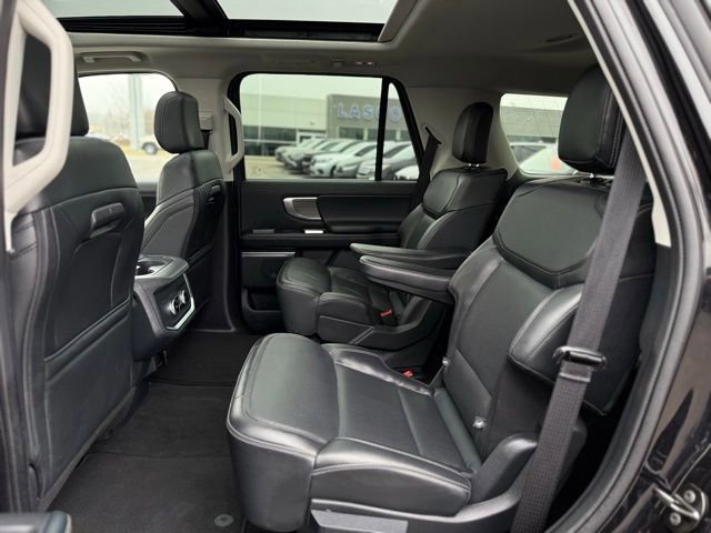 Certified 2025 Ford Expedition Platinum image 31
