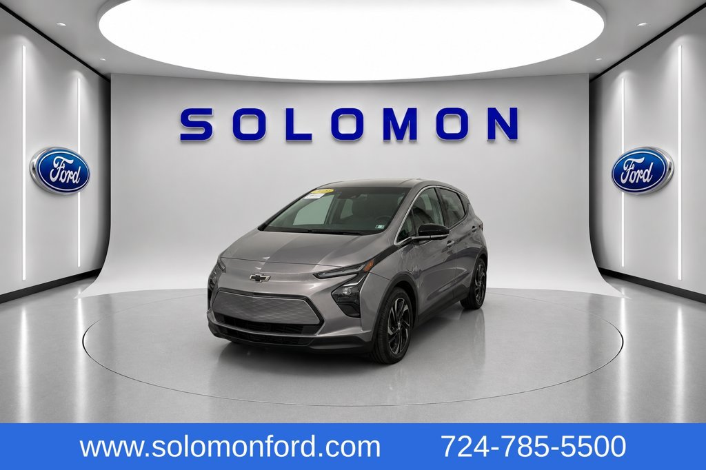 Used 2023 Chevrolet Bolt LT w/ Infotainment Package FWD image 1
