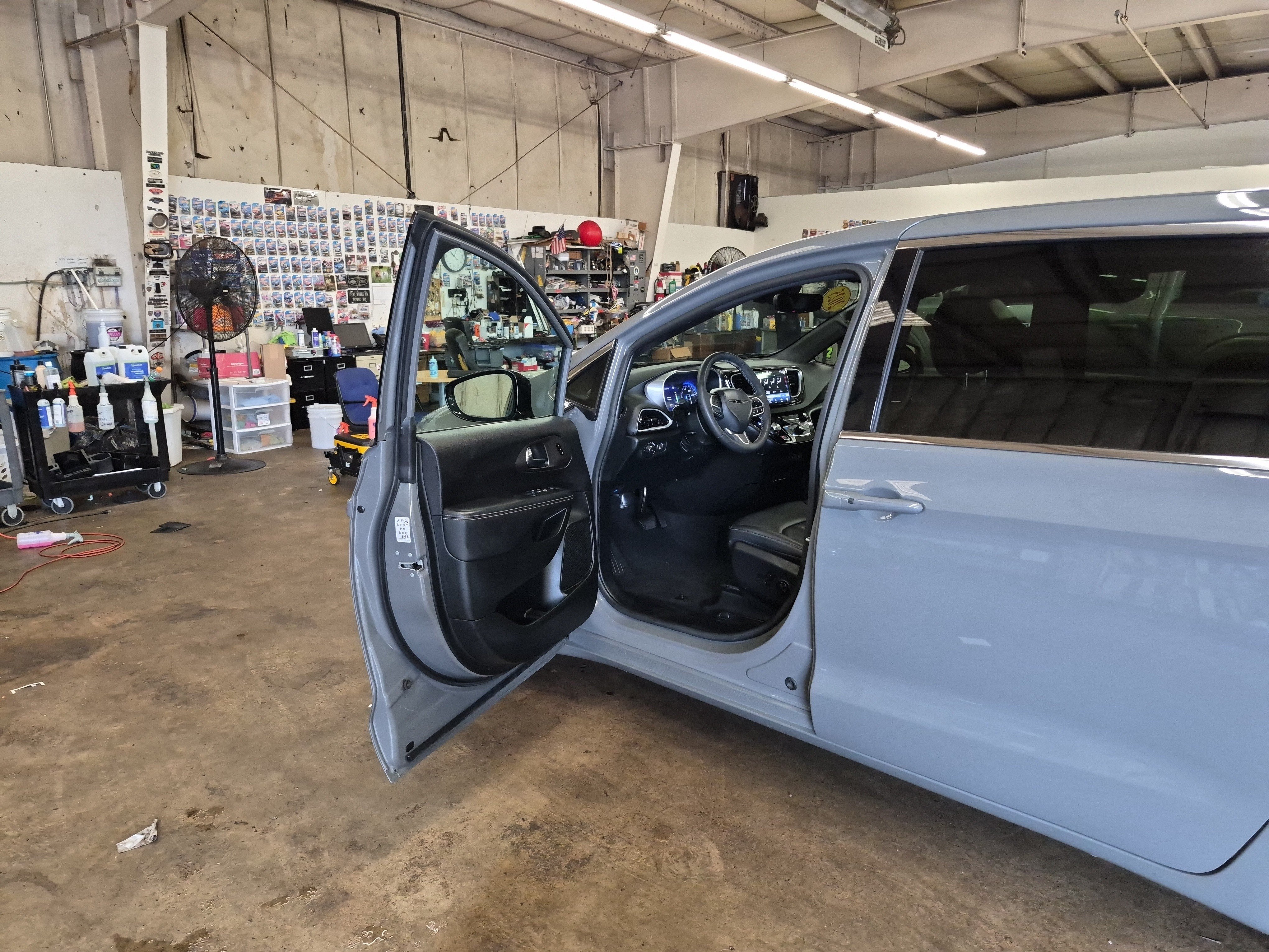 Used 2025 Chrysler Pacifica Select FWD image 8