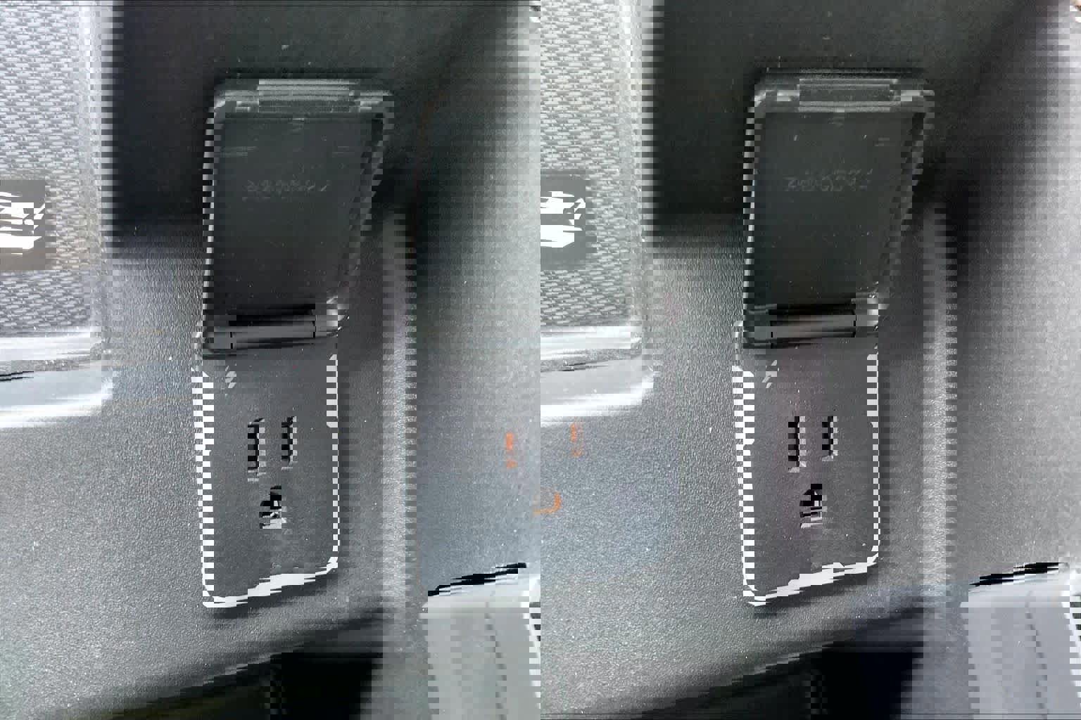 Used 2025 Chevrolet Silverado 2500 LTZ w/ LTZ Premium Package image 33